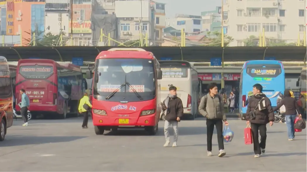 Bến xe Hà Nội phục vụ người dân Tết Dương lịch